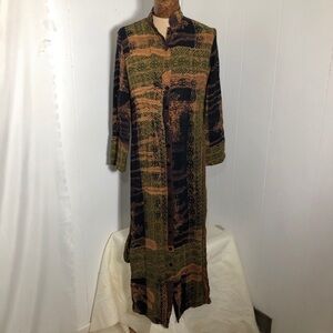 - - Womens Boho style floor length dress. Fits like a Large.